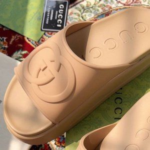 Gucci Women’s Slide Sandal With Interlocking G Style